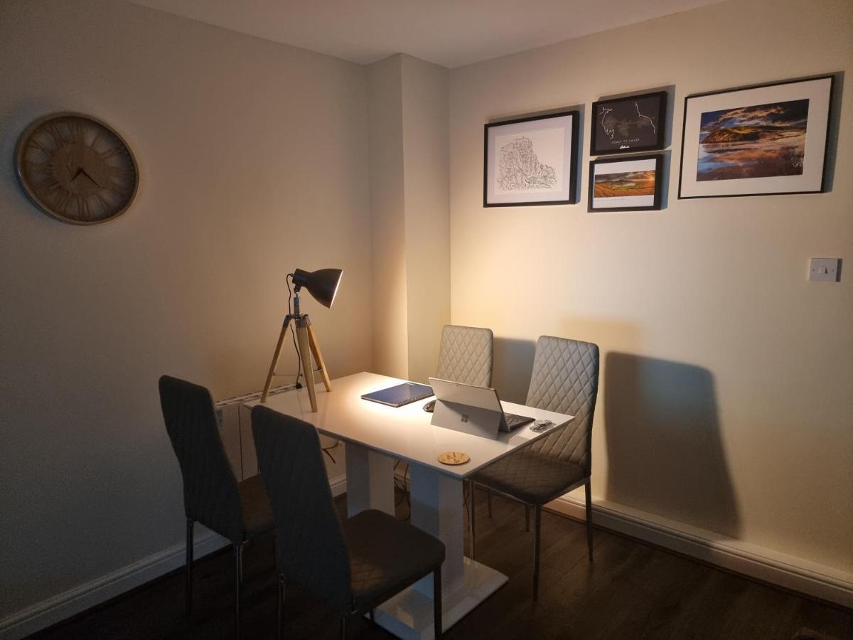 Impeccable Beachfront 2-Bed Cottage In 세인트 비즈 외부 사진